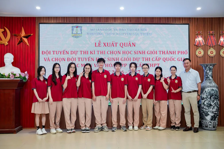Hà Nội công bố kết quả thi học sinh giỏi lớp 12, hơn 3.300 em đoạt giải- Ảnh 1.