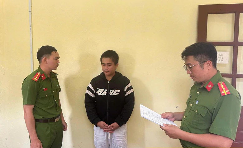 Quảng Ngãi: Bắt giam thanh niên dương tính ma túy, lái xe máy gây tai nạn chết người- Ảnh 1.