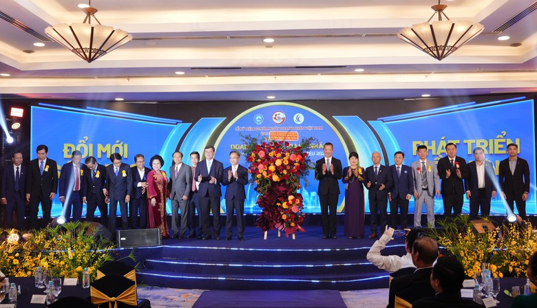 TP.HCM tôn vinh 100 doanh nghiệp, 96 doanh nhân tiêu biểu năm 2026- Ảnh 2.