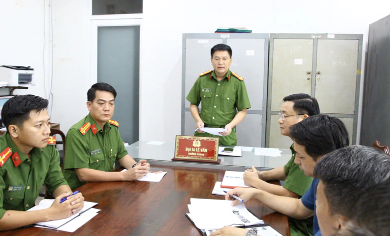 Làm phim bạo lực giang hồ câu view trên mạng, 11 đối tượng bị hơn 100 cảnh sát bắt giữ- Ảnh 3.
