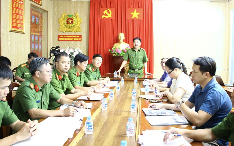 Làm phim bạo lực giang hồ câu view trên mạng, 11 đối tượng bị hơn 100 cảnh sát bắt giữ- Ảnh 1.