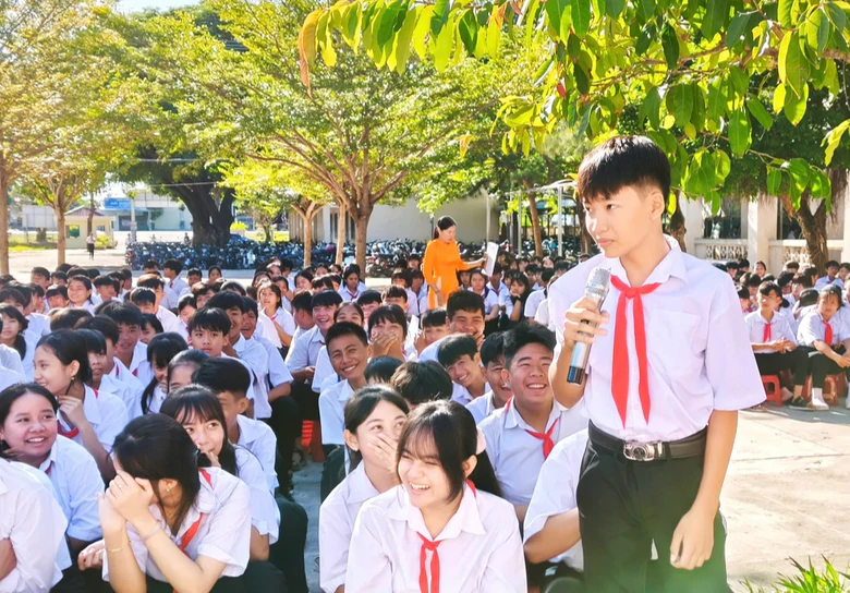 Lâm Đồng ra mắt mô hình “Cổng trường an toàn giao thông”, kết hợp tuyên truyền pháp luật- Ảnh 2.
