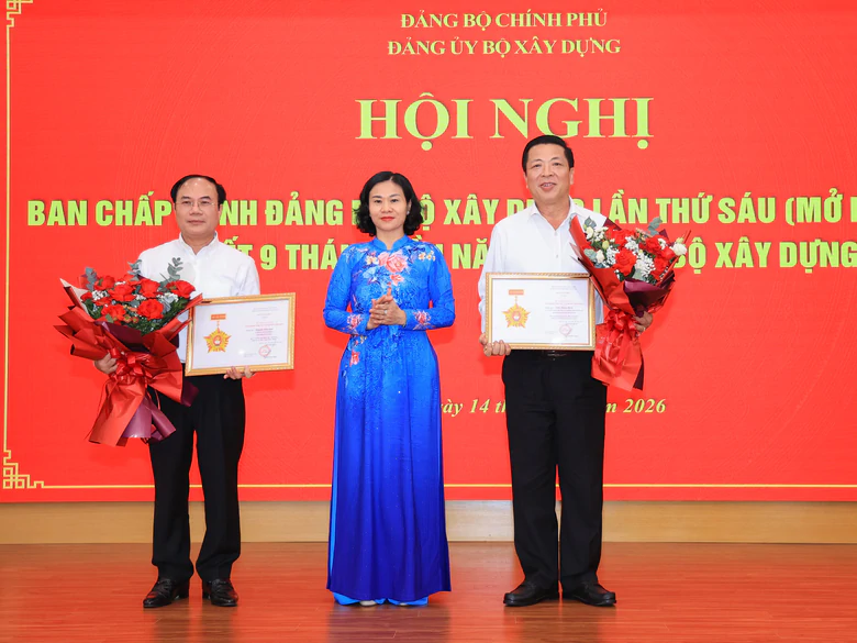Bộ trưởng Trần Hồng Minh nhận Kỷ niệm chương "Vì sự nghiệp công tác tổ chức xây dựng Đảng"- Ảnh 1.