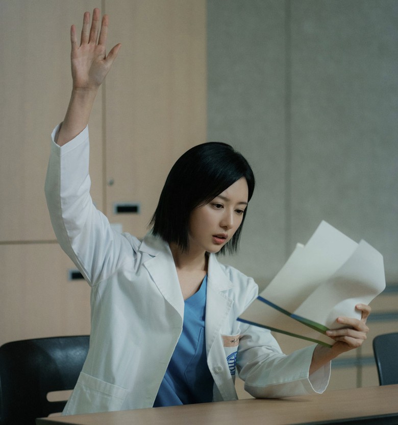 Phim "Doctor X" của Kim Ji Won vấp tranh cãi vẫn gây sốt toàn cầu- Ảnh 3.