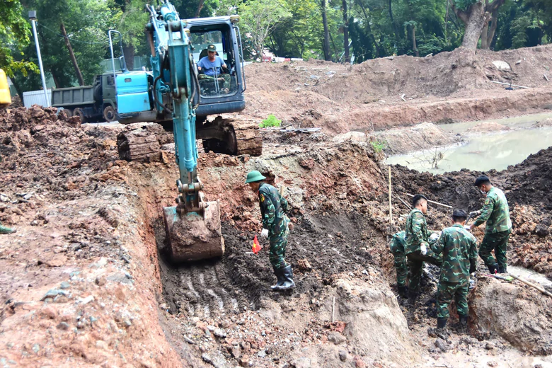 Sau lễ an táng 731 liệt sĩ, tìm thấy thêm 8 hài cốt tại Công viên Lê Thị Riêng- Ảnh 1.