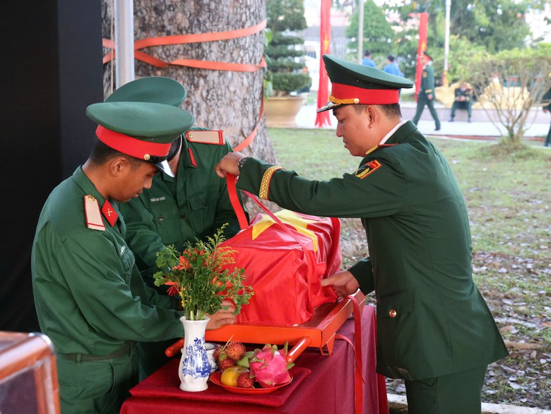 Cần Thơ an táng 120 hài cốt liệt sĩ tìm kiếm tại địa bàn thành phố- Ảnh 4.