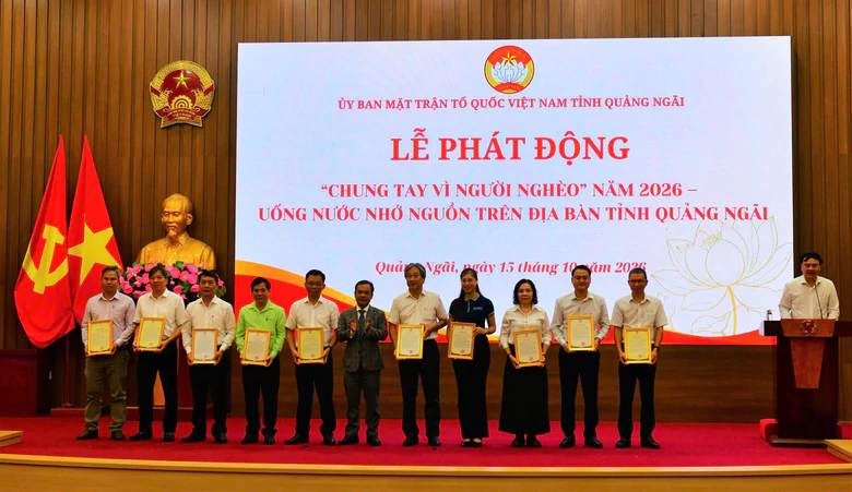 Quảng Ngãi tiếp nhận hơn 14 tỷ đồng chăm lo cho người nghèo trong lễ phát động- Ảnh 1.