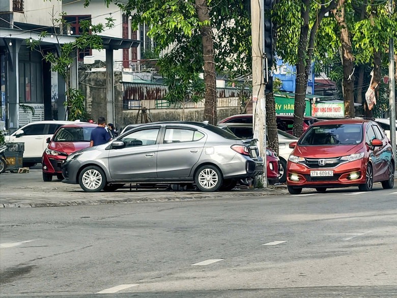 Nghệ An rà soát quy hoạch, tìm quỹ đất làm bãi đỗ xe đô thị- Ảnh 11.