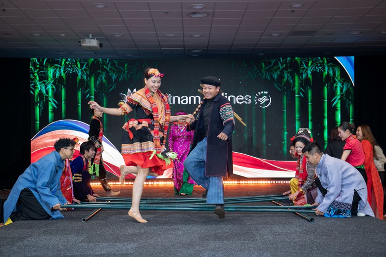 Vietnam Tourism Roadshow: Lan tỏa giá trị văn hóa, thúc đẩy kết nối du lịch với châu Âu - Ảnh 2.