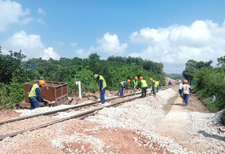 Hà Tĩnh: Gỡ nút thắt mặt bằng, thúc tiến độ dự án đường sắt hơn 1.480 tỷ đồng- Ảnh 1.