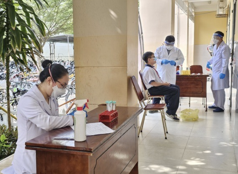 TP.HCM ghi nhận 3 học sinh mắc não mô cầu nhóm B, một em tử vong- Ảnh 1.