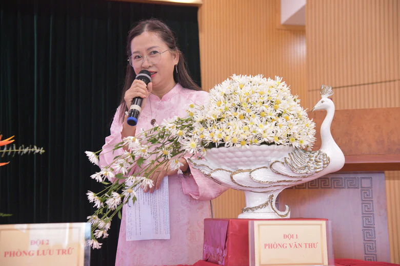 9 đội thi tranh tài hội thi cắm hoa nghệ thuật Văn phòng Bộ Xây dựng - Ảnh 17.