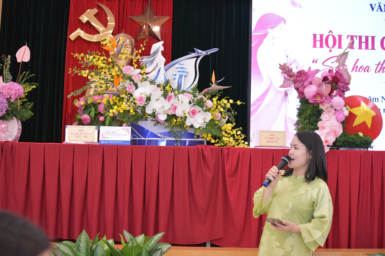 9 đội thi tranh tài hội thi cắm hoa nghệ thuật Văn phòng Bộ Xây dựng - Ảnh 12.