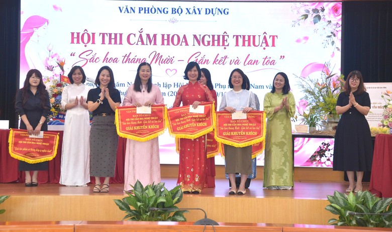 9 đội thi tranh tài hội thi cắm hoa nghệ thuật Văn phòng Bộ Xây dựng - Ảnh 21.