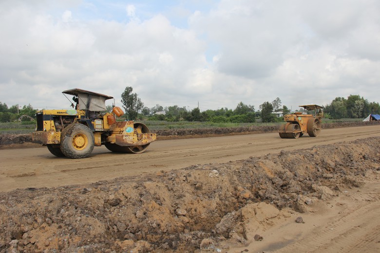 Đồng Tháp: Tăng tốc thi công dự án mở rộng tuyến nối QL1, cao tốc TP.HCM - Trung Lương - Ảnh 2.