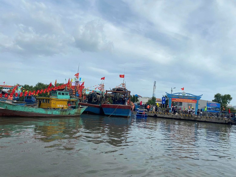 TP.HCM: Nghiên cứu xây dựng cửa hàng xăng dầu nổi tại xã đảo Thạnh An- Ảnh 1.