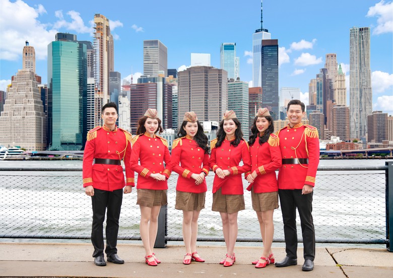 Tiếp viên hàng không Vietjet rạng rỡ mang sắc đỏ Việt Nam đến với New York- Ảnh 2.