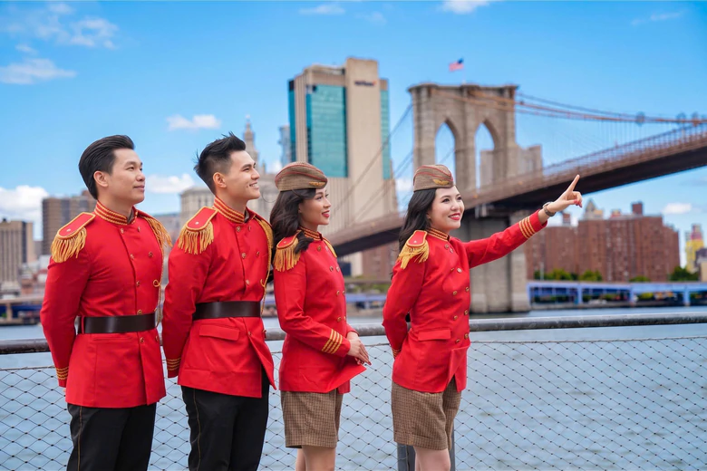 Tiếp viên hàng không Vietjet rạng rỡ mang sắc đỏ Việt Nam đến với New York- Ảnh 11.