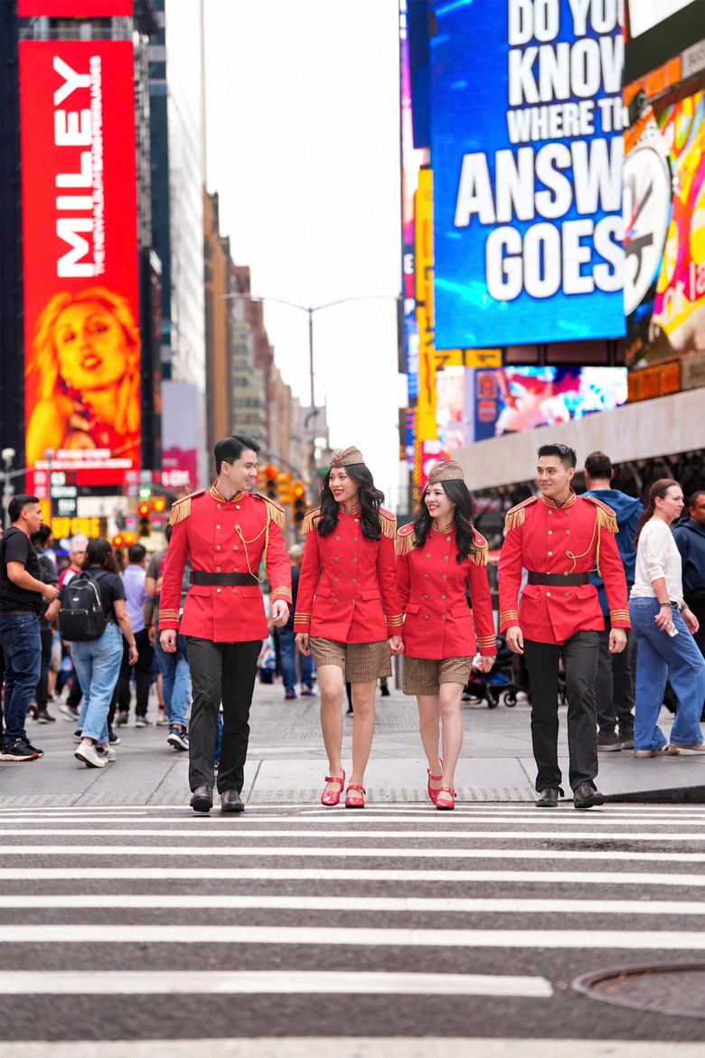 Tiếp viên hàng không Vietjet rạng rỡ mang sắc đỏ Việt Nam đến với New York- Ảnh 15.