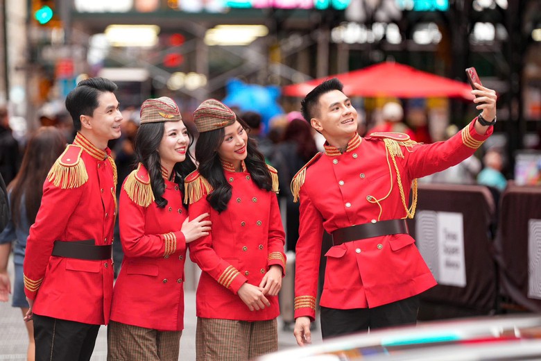 Tiếp viên hàng không Vietjet rạng rỡ mang sắc đỏ Việt Nam đến với New York- Ảnh 14.