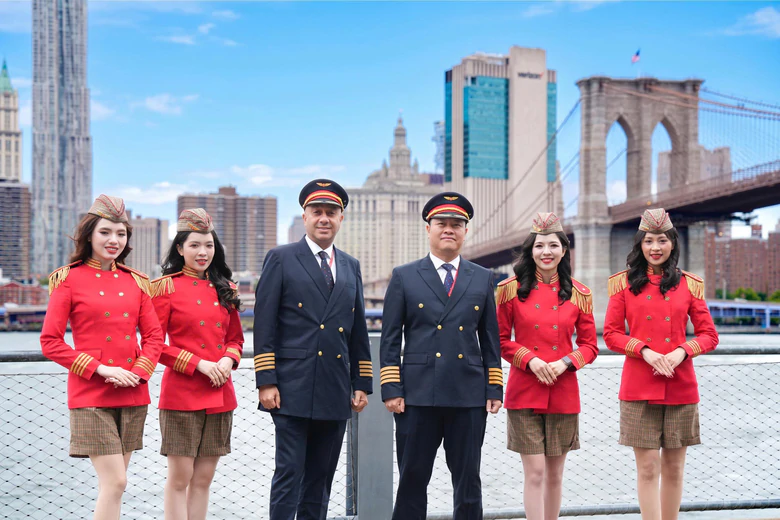 Tiếp viên hàng không Vietjet rạng rỡ mang sắc đỏ Việt Nam đến với New York- Ảnh 6.