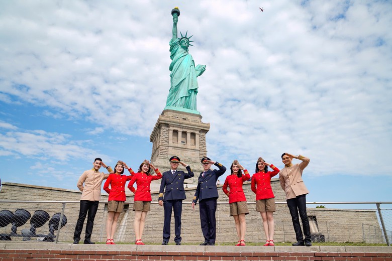 Tiếp viên hàng không Vietjet rạng rỡ mang sắc đỏ Việt Nam đến với New York- Ảnh 7.