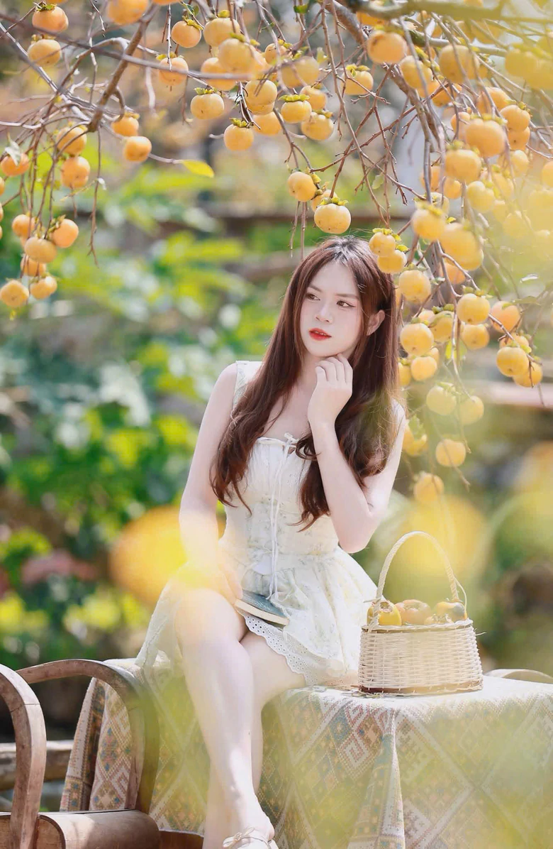Du khách mê mẩn ở vườn hồng trĩu quả trên cao nguyên Mộc Châu - Ảnh 7.