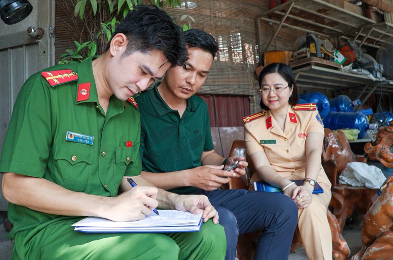 Hà Nội: Làm sạch dữ liệu phương tiện, CSGT phát hiện nhiều người bán xe chưa sang tên- Ảnh 1.