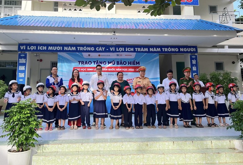 Khánh Hòa: Hơn 700 người tham gia tập huấn kỹ năng lái xe an toàn- Ảnh 1.