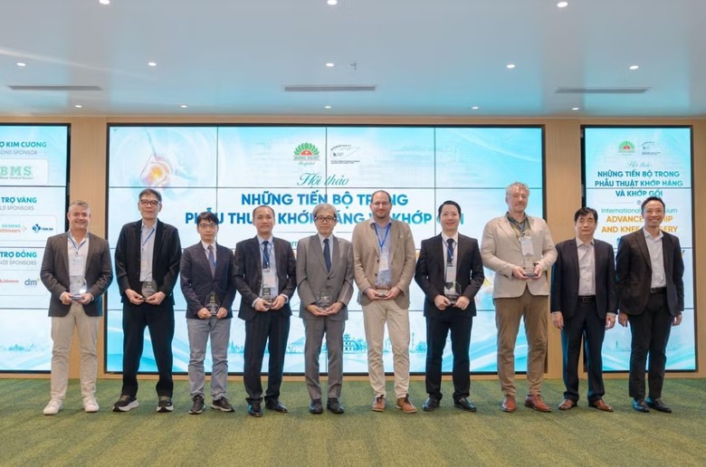 Chuyên gia quốc tế chia sẻ giải pháp nâng cao hiệu quả phẫu thuật khớp- Ảnh 2.