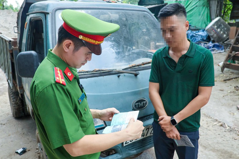 Hà Nội: Làm sạch dữ liệu phương tiện, CSGT phát hiện nhiều người bán xe chưa sang tên- Ảnh 2.