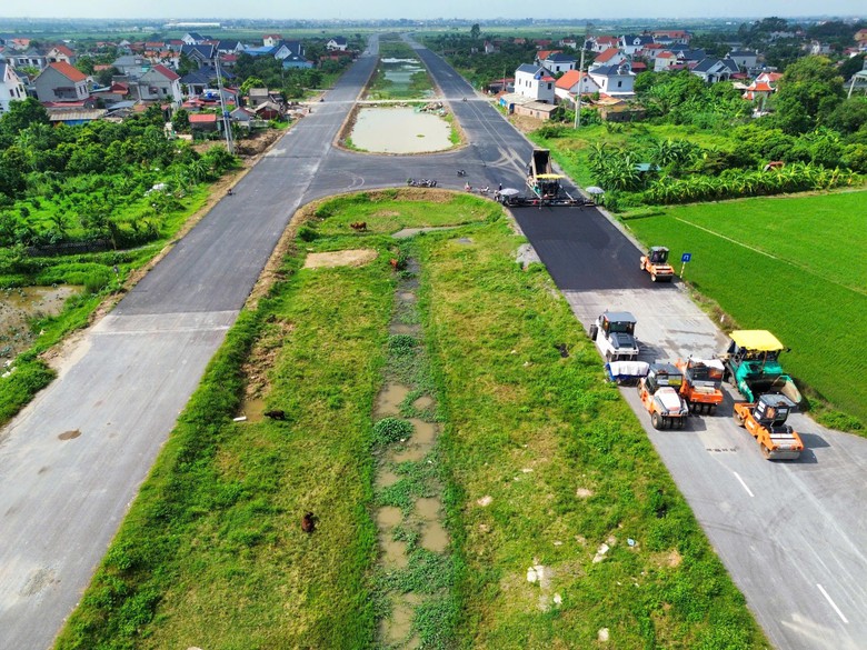 Cận cảnh đường hơn 3.400 tỷ đồng ở Hưng Yên tăng tốc, phấn đấu về đích cuối năm 2026- Ảnh 1.