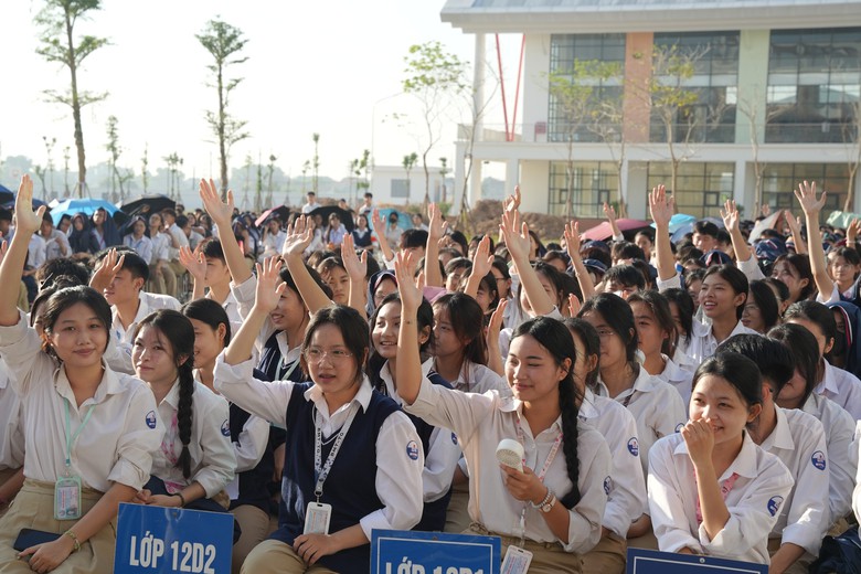 Lan toả "Vùng trời bình an" đến 2.000 học sinh sống trong khu vực hạn chế bay - Ảnh 3.