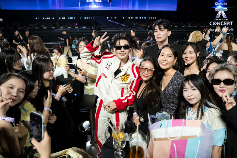 Tinh Hà “Say Hi” concert đêm 2: Sôi động sân khấu, giàu cảm xúc tình thân- Ảnh 1.