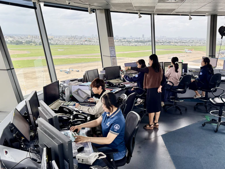 Điều hành an toàn hơn 251 nghìn chuyến bay trong quý III - Ảnh 1.