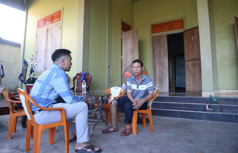 Mẹ mất vì tai nạn giao thông, bố cụt chân lo 3 con lỡ dở học hành- Ảnh 1.