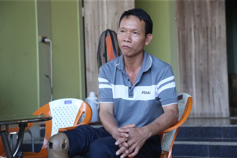 Mẹ mất vì tai nạn giao thông, bố cụt chân lo 3 con lỡ dở học hành- Ảnh 3.