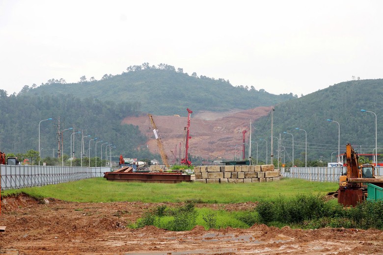 Nghệ An: Gỡ từng điểm nghẽn để tăng tốc giải ngân đầu tư công cuối năm - Ảnh 5.