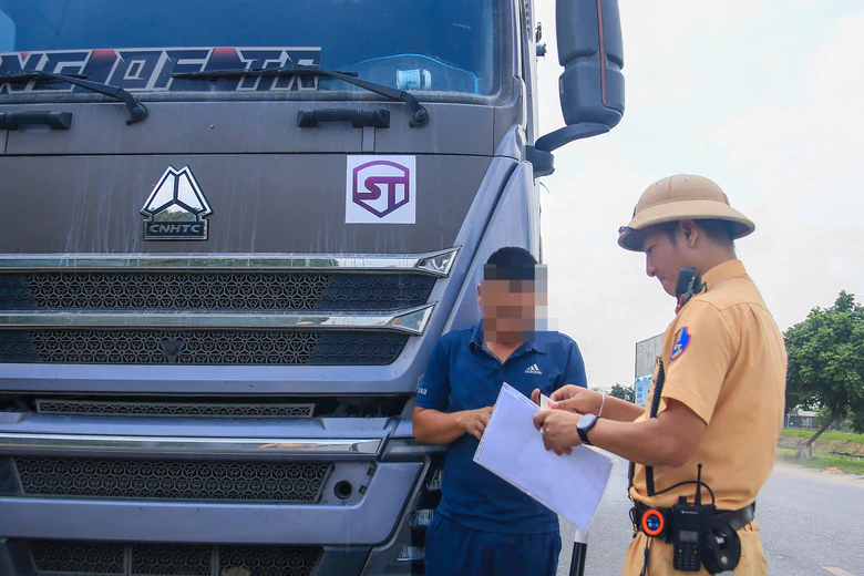 Hà Nội: Một tuần, CSGT xử lý hàng trăm xe tải vi phạm, nhiều xe chở quá tải trọng- Ảnh 3.