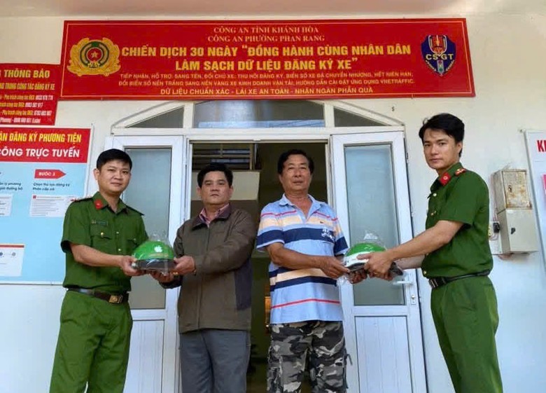 Khánh Hòa phát động chiến dịch 30 ngày làm sạch dữ liệu đăng ký xe- Ảnh 2.