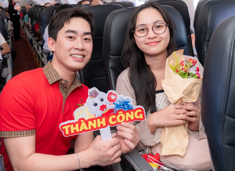 Vietjet gửi ngàn lời chúc yêu thương tới phái đẹp từ độ cao 10.000 mét- Ảnh 3.