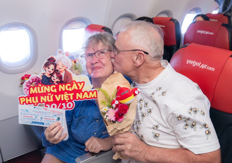 Vietjet gửi ngàn lời chúc yêu thương tới phái đẹp từ độ cao 10.000 mét- Ảnh 5.