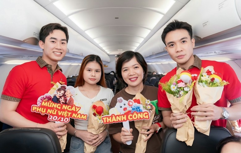 Vietjet gửi ngàn lời chúc yêu thương tới phái đẹp từ độ cao 10.000 mét- Ảnh 1.