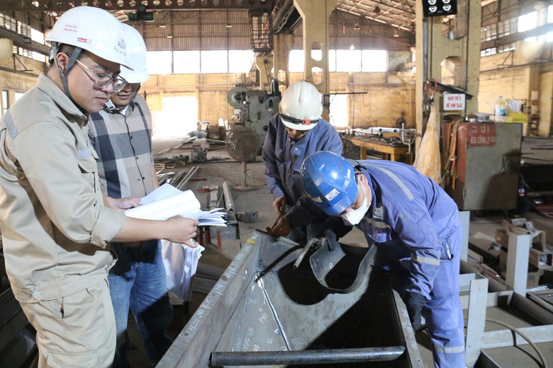 Đội ngũ kỹ sư trẻ tại Đóng tàu Hạ Long: Khát vọng chinh phục những đỉnh cao kỹ thuật- Ảnh 2.