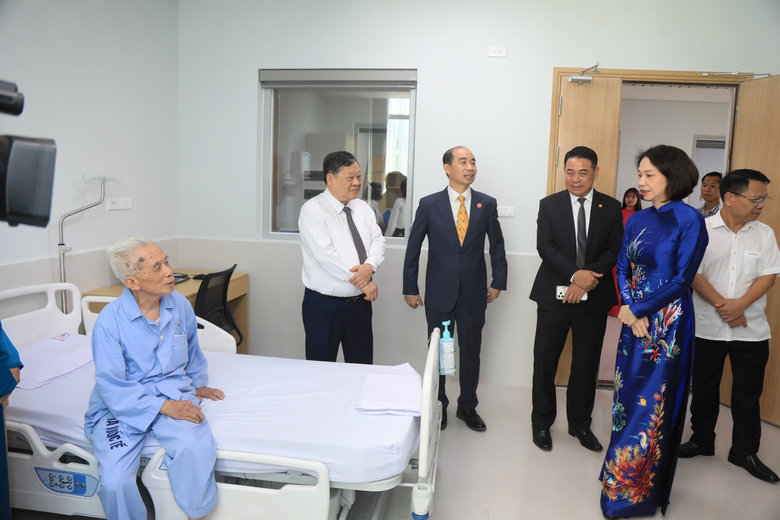 Hà Nội: Gắn biển công trình Bệnh viện Tim cơ sở 2, ra mắt Khoa Quốc tế- Ảnh 5.