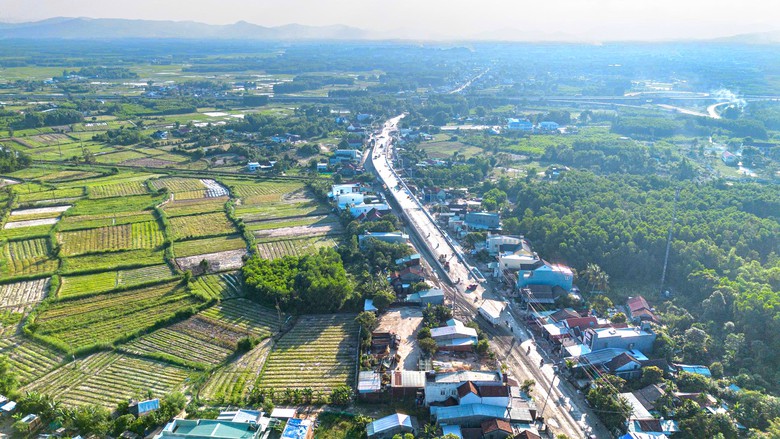 Sớm hoàn thiện cầu vượt đường sắt trên dự án nâng cấp QL14E Đà Nẵng- Ảnh 1.