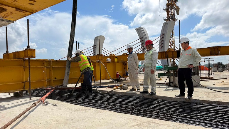 Hợp long cầu lớn nhất trên tuyến đường 3.500 tỷ đồng ở Quảng Ngãi- Ảnh 10.