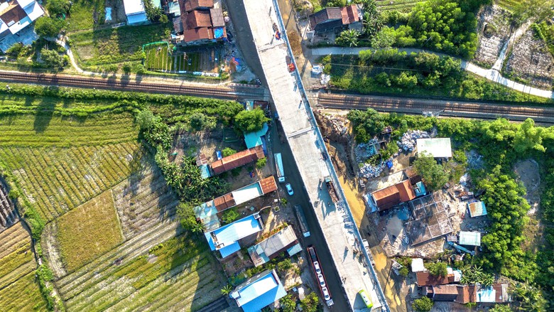 Sớm hoàn thiện cầu vượt đường sắt trên dự án nâng cấp QL14E Đà Nẵng- Ảnh 2.