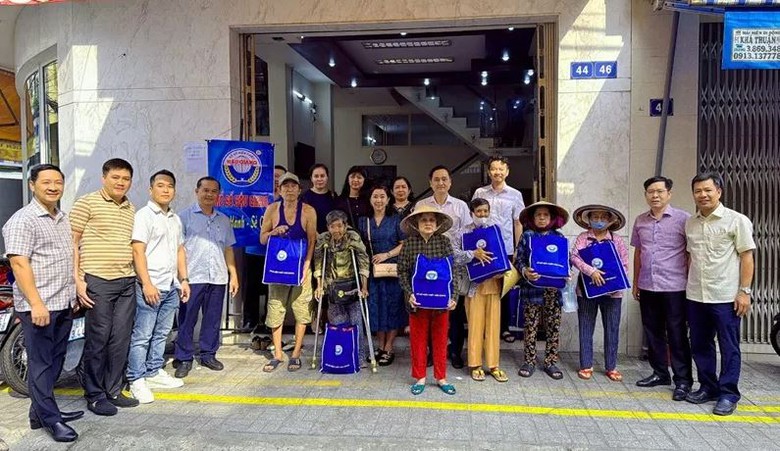 Nghĩa tình với người bán vé số dạo ở Cần Thơ- Ảnh 3.