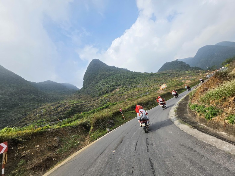 100 mô tô vượt đèo Mã Pì Lèng quảng bá du lịch vùng cao Tuyên Quang- Ảnh 6.